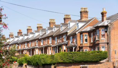 UK house prices flatline as mortgage rates climb amid economic uncertainty