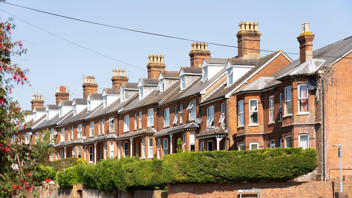 UK house prices flatline as mortgage rates climb amid economic uncertainty