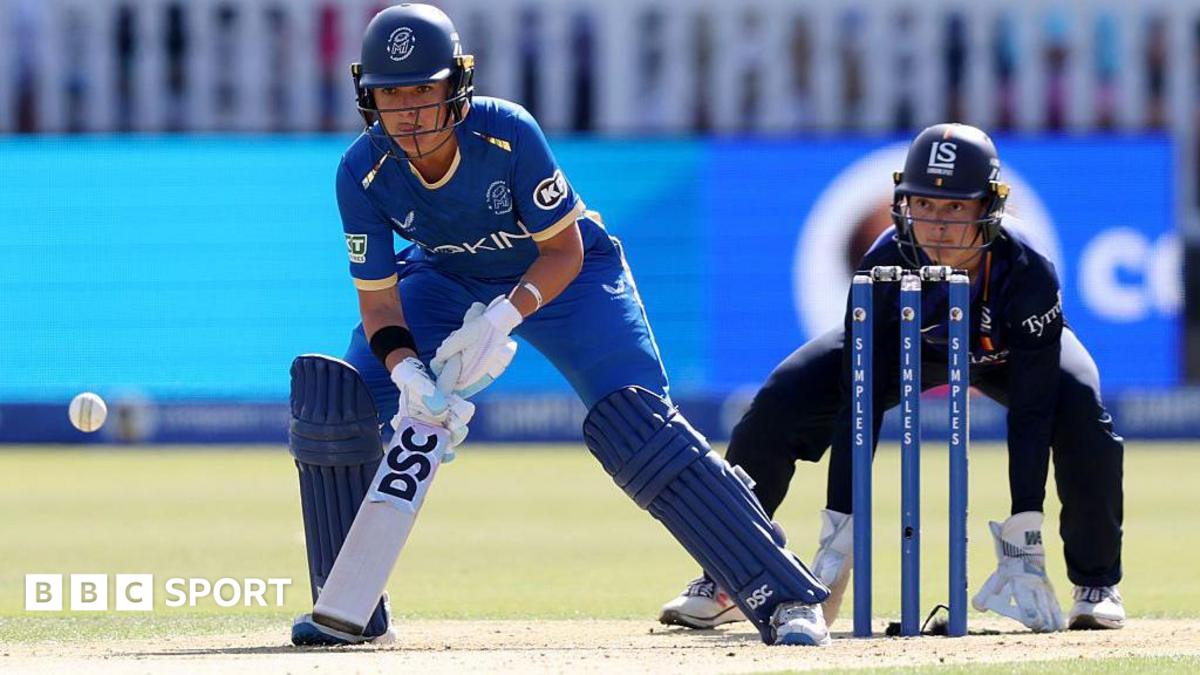 Melie Kerr batting for MI London