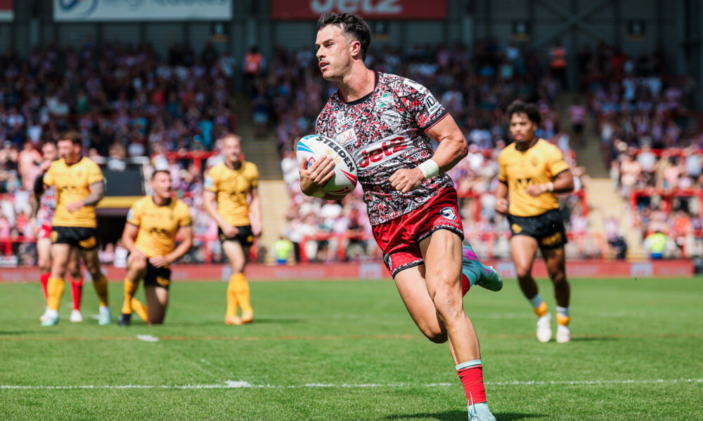 Leigh Leopards boss provides David Armstrong update as star pair suffer issues in Huddersfield Giants defeat