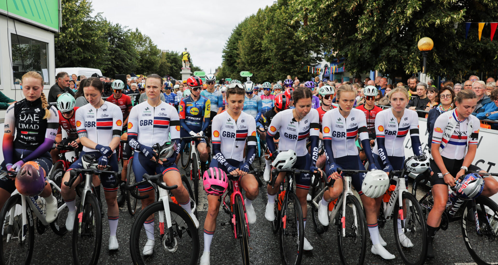 Tour of Britain Women rider almost hit by motorist on race route, claiming “there were cars coming at me from all directions” - Cycling News | Bike Reviews