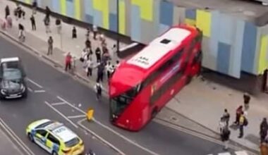 Pedestrian injured as bus crashes into building in London street - London Evening Standard