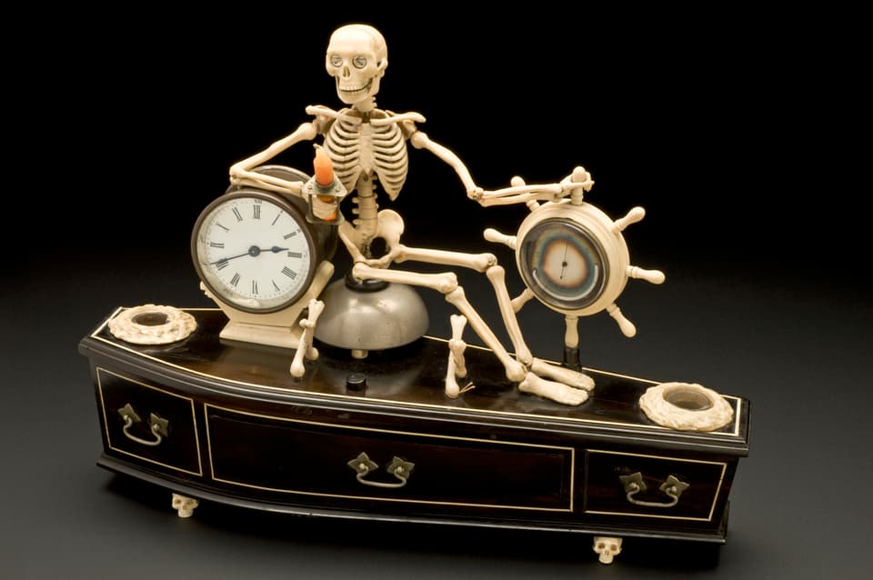 Coffin clock