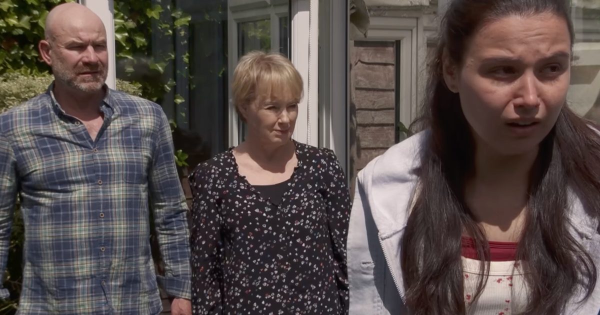 Corrie airs troubling development for Sally and Tim Metcalfe as foster daughters clash