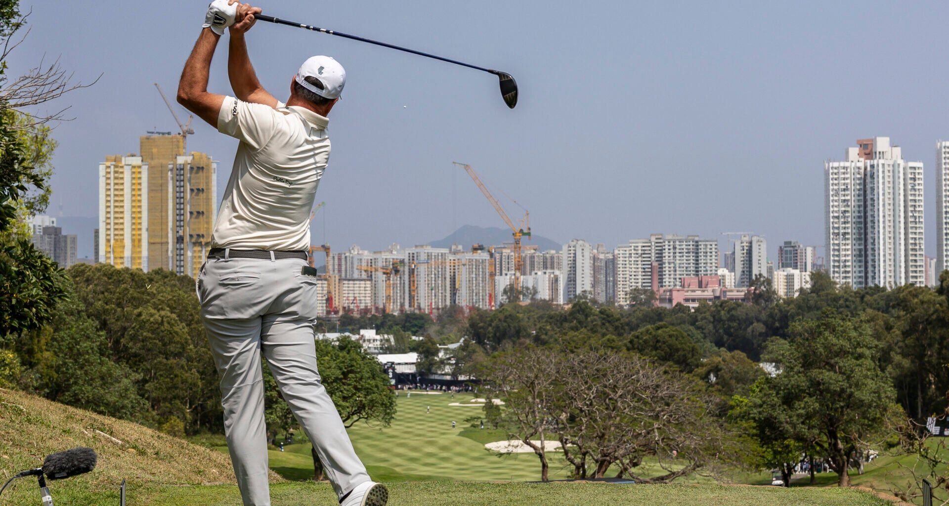 LIV golfer announces he's definitely staying for next season, ‘it’s a pretty easy decision for me’ 