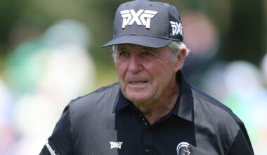 Gary Player's advice for amateurs when they face tight lies around the green, 'forget the fancy chip'