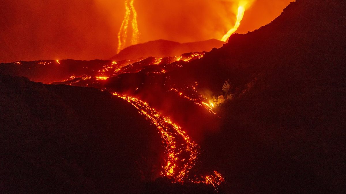 Ancient volcano with the force of one million nuclear bombs found beneath England