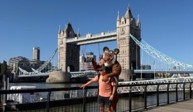 Londoner carries 9ft tiger across the UK for conservation charity