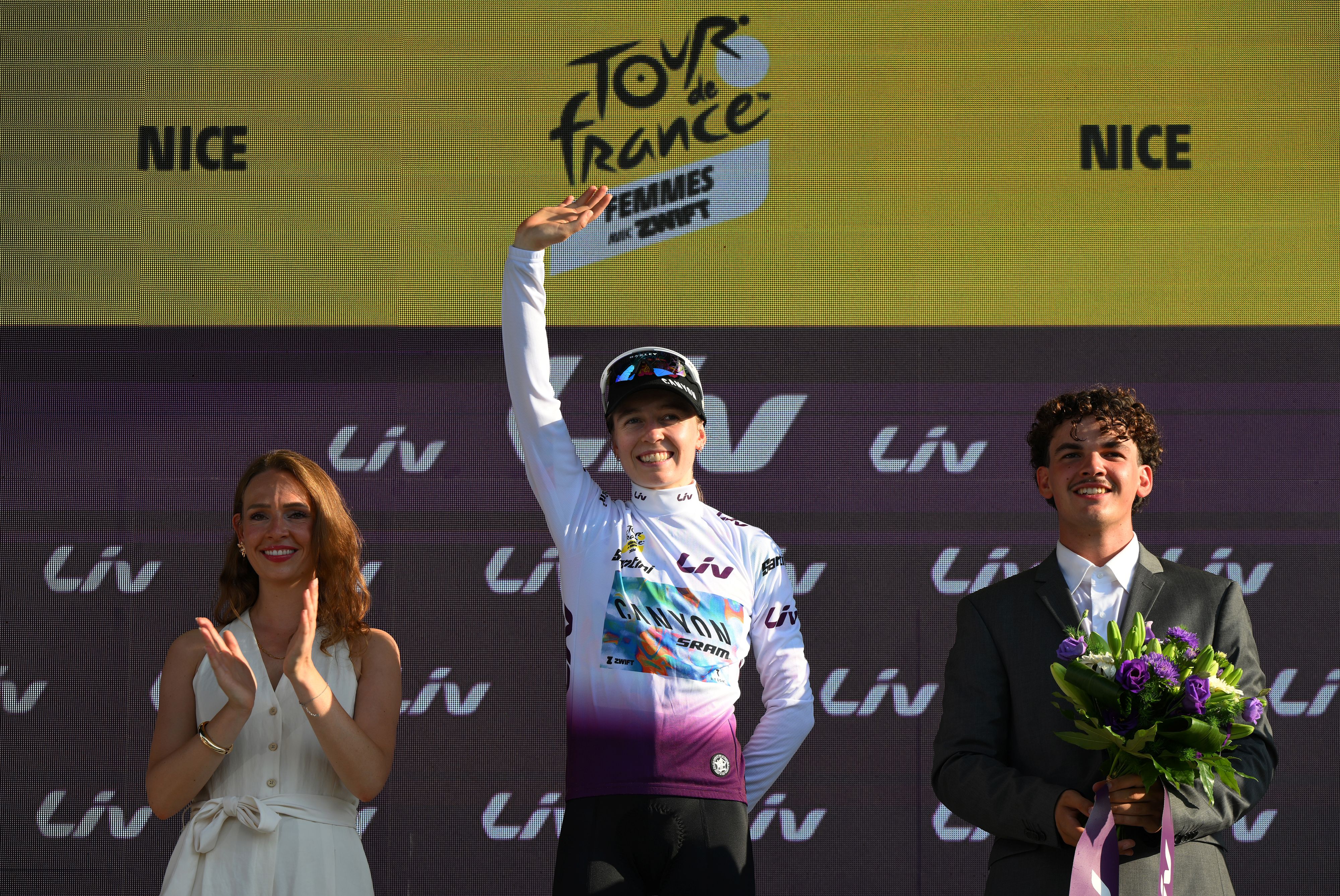 NICE, FRANCE - AUGUST 08: Antonia Niedermaier of Germany and Team Canyon//SRAM Racing zondacrypto celebrates at podium as White Best Young Rider Jersey winner during the 5th Tour de France Femmes 2026, Stage 8 a 171.9km stage from Sisteron to Nice / #UCIWWT / on August 08, 2026 in Nice, France. (Photo by Alex Broadway/Getty Images)