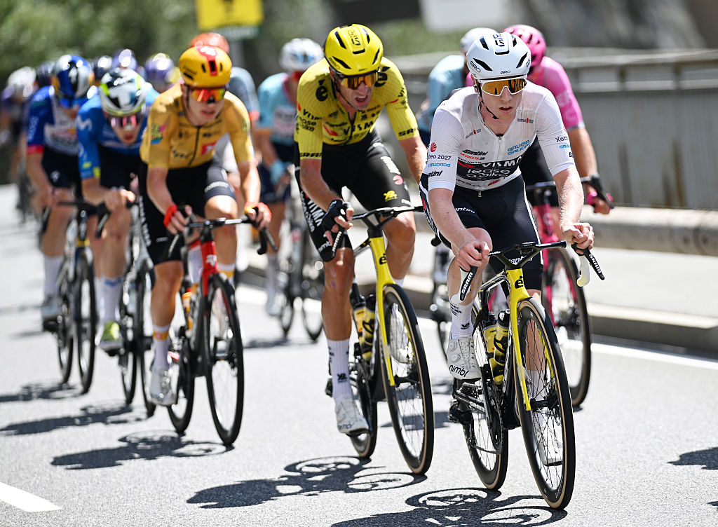 ANDORRA LA VELLA, ANDORRA - AUGUST 25: Matthew Brennan of Great Britain and Team Visma | Lease a Bike - White best young jersey competes during the La Vuelta - 81st Tour of Spain 2026, Stage 4 a 104.8km from Andorra la Vella to Andorra la Vella / #UCIWT / on August 25, 2026 in Andorra la Vella, Andorra. (Photo by Tim de Waele/Getty Images)