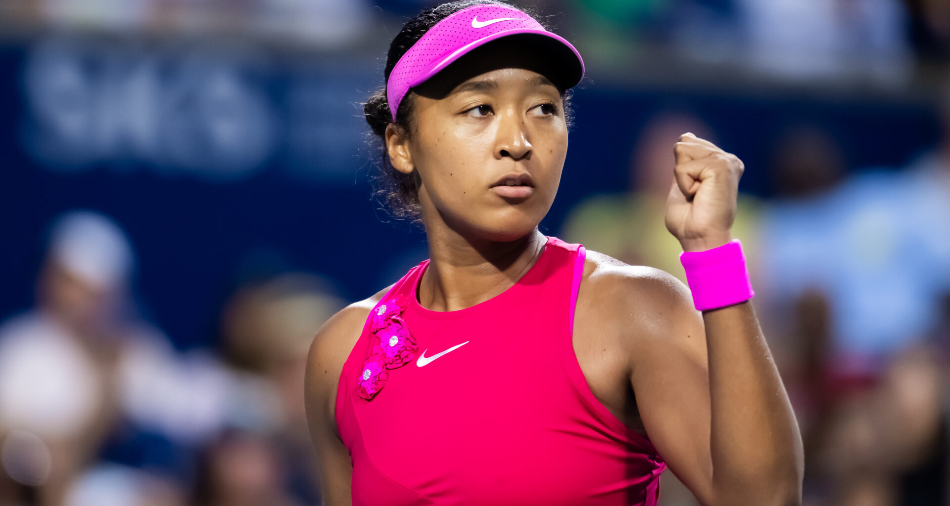 Osaka extends quarterfinal streak with win over Fernandez in Toronto