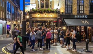 No10 slams plans to clamp down on drinkers standing at Soho pubs as row explodes - London Evening Standard