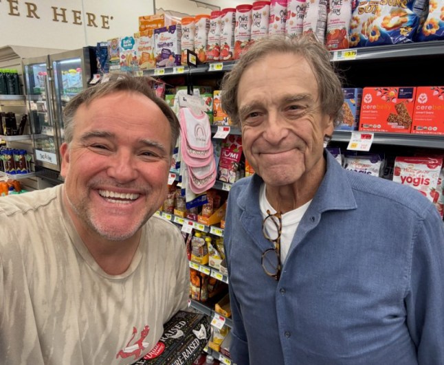 John Goodman unrecognizable in selfie with David DeLuise