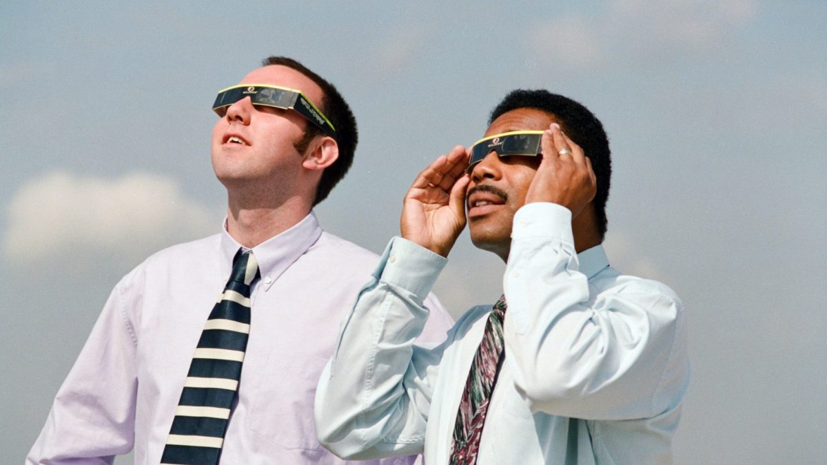 People watching a total solar eclipse at the Civic Centre, Reading, 11th August 1999. (Photo by Staff/Mirrorpix/Getty Images)