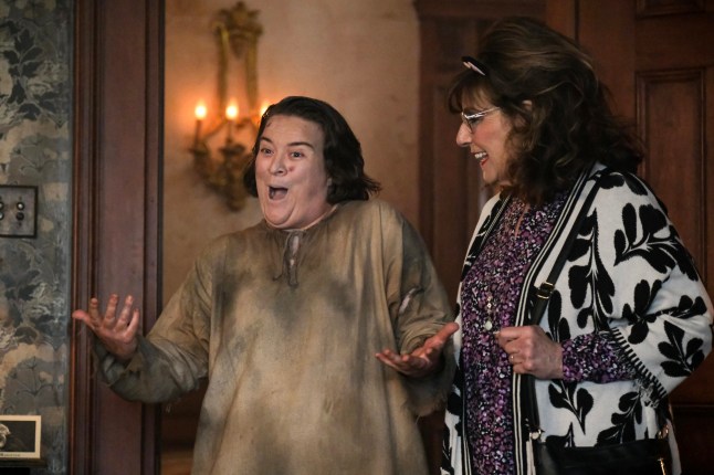 Nancy (BETSY SODARO), Carol (CAROLINE AARON) in Ghosts US