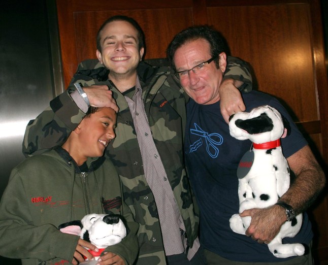 ROBIN WILLIAMS WITH SONS CODY ALAN (L) AND ZAK (C)