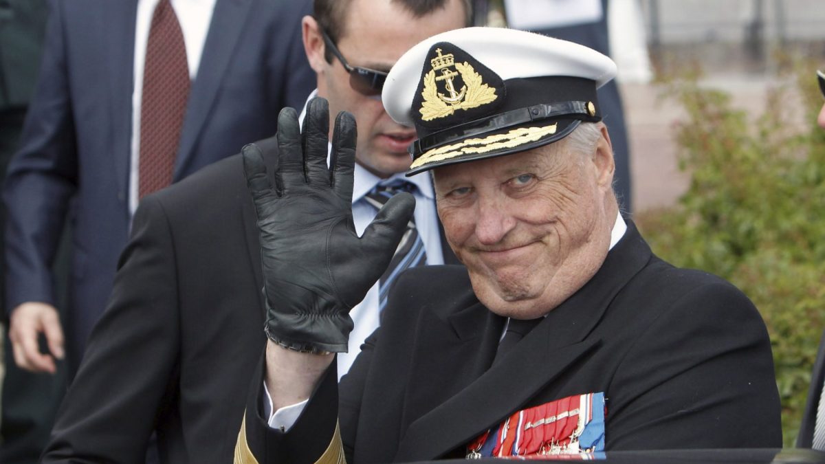 FILE - King Harald of Norway waves after a wreath-laying ceremony, in Villons les Buissons, western France, June 5, 2014, as part of the commemoration of the 70th anniversary of D-Day. (AP Photo/Thibault Camus, File)