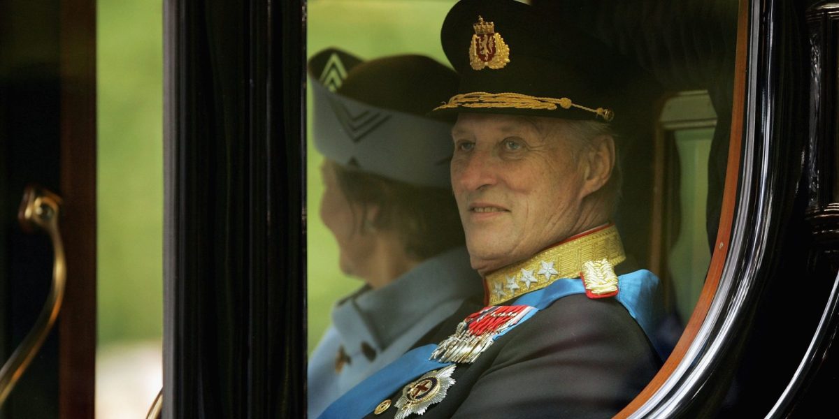***File Photo*** LONDON - OCTOBER 25: Norway's King Harald V (R) and Queen Sonja sit in a carriage as they ride down The Mall on their way to Buckingham Palace on October 25, 2005 in London. They are visiting London to mark 100 years of Norway's independence from Sweden (Photo by Gareth Cattermole/Getty Images)