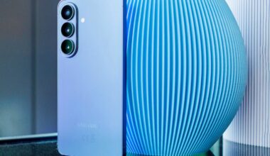 Why smartphone shoppers are suddenly buying iPhone 17 and Galaxy S26