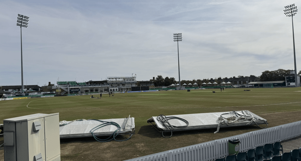 Defeat at Leicestershire - Somerset