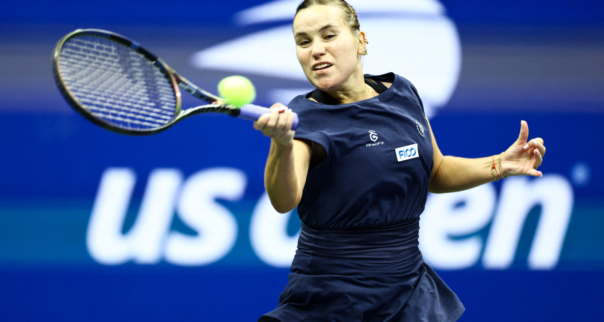 Kenin holds off Venus Williams in record-late US Open start