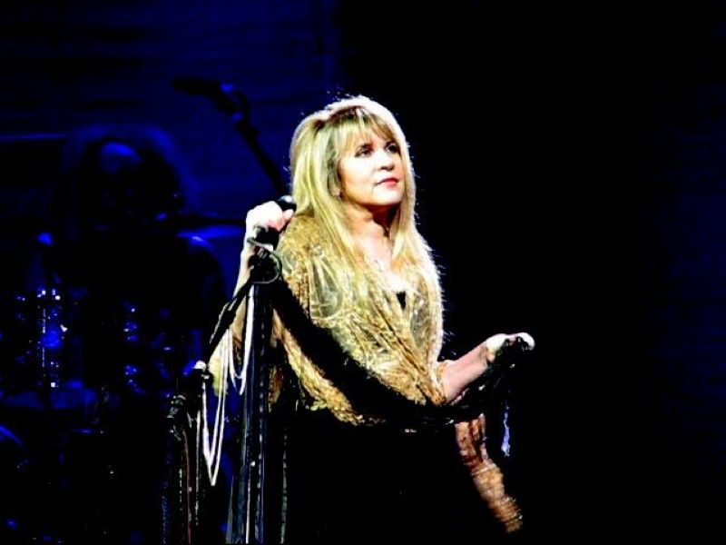 Classic Clips: Stevie Nicks & Tom Petty “Stop Draggin’ My Heart Around” – Studio Recording, 1981 – Americana UK