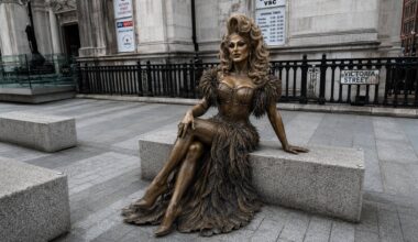 The Vivienne Statue AI Visualisation