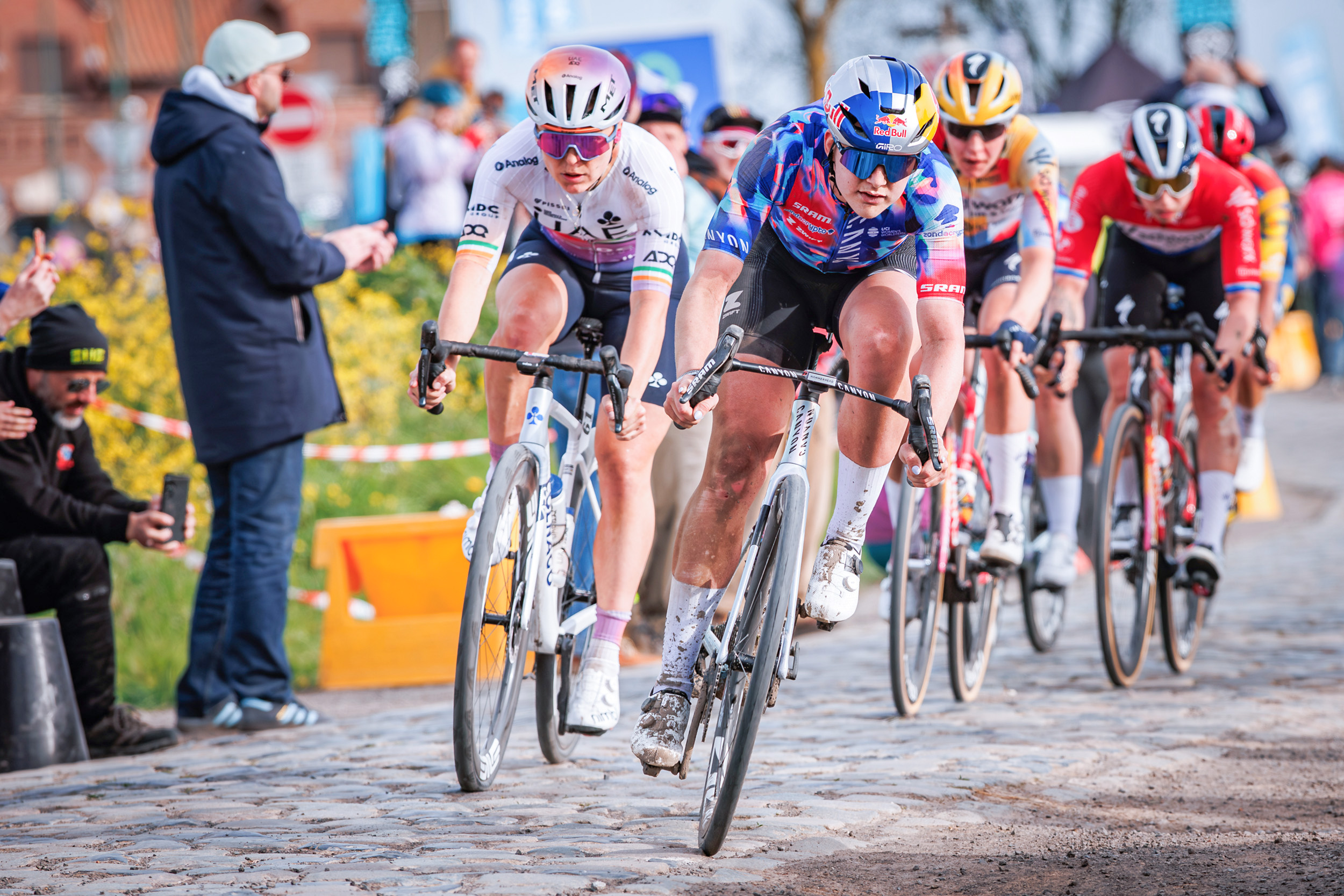 Lara Gillespie and Zoe B&auml;ckstedt lead the peloton through a cobbled sector at the 2026 Paris-Roubaix Femmes