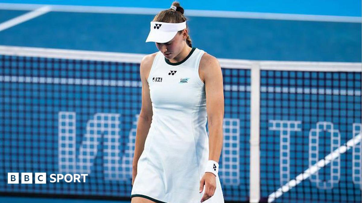 Elena Rybakina looks dejected during her Cincinnati Open quarter-final against Iga Swiatek