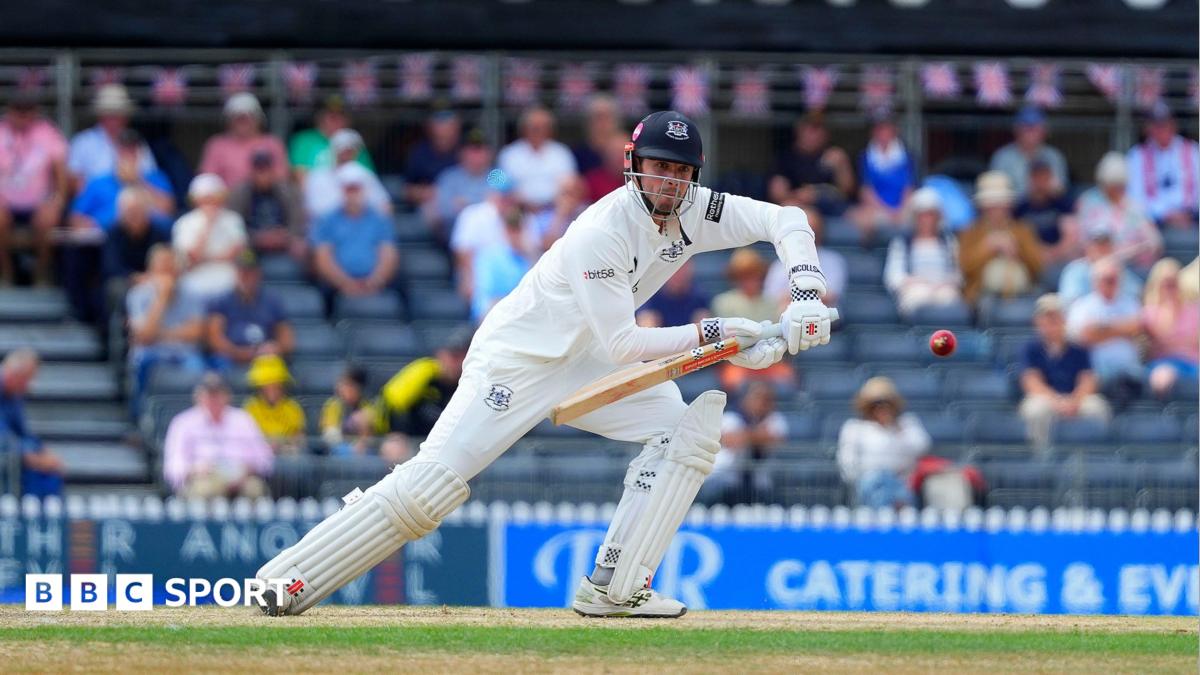Ollie Price batting for Gloucestershire at Cheltenham College