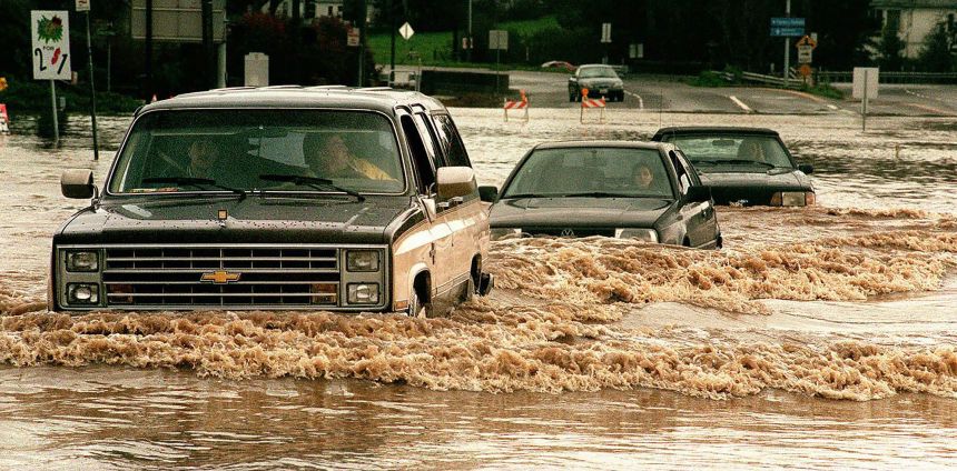 Motorists slog through a flooded street in Petaluma, California on February 19, 1998, after an El Niño-driven storm slammed into Northern California and the Sierras.