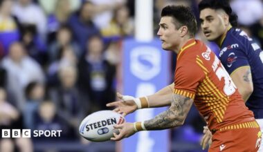 Zac Lipowicz throws a pass wearing a red Catalans Dragons kit