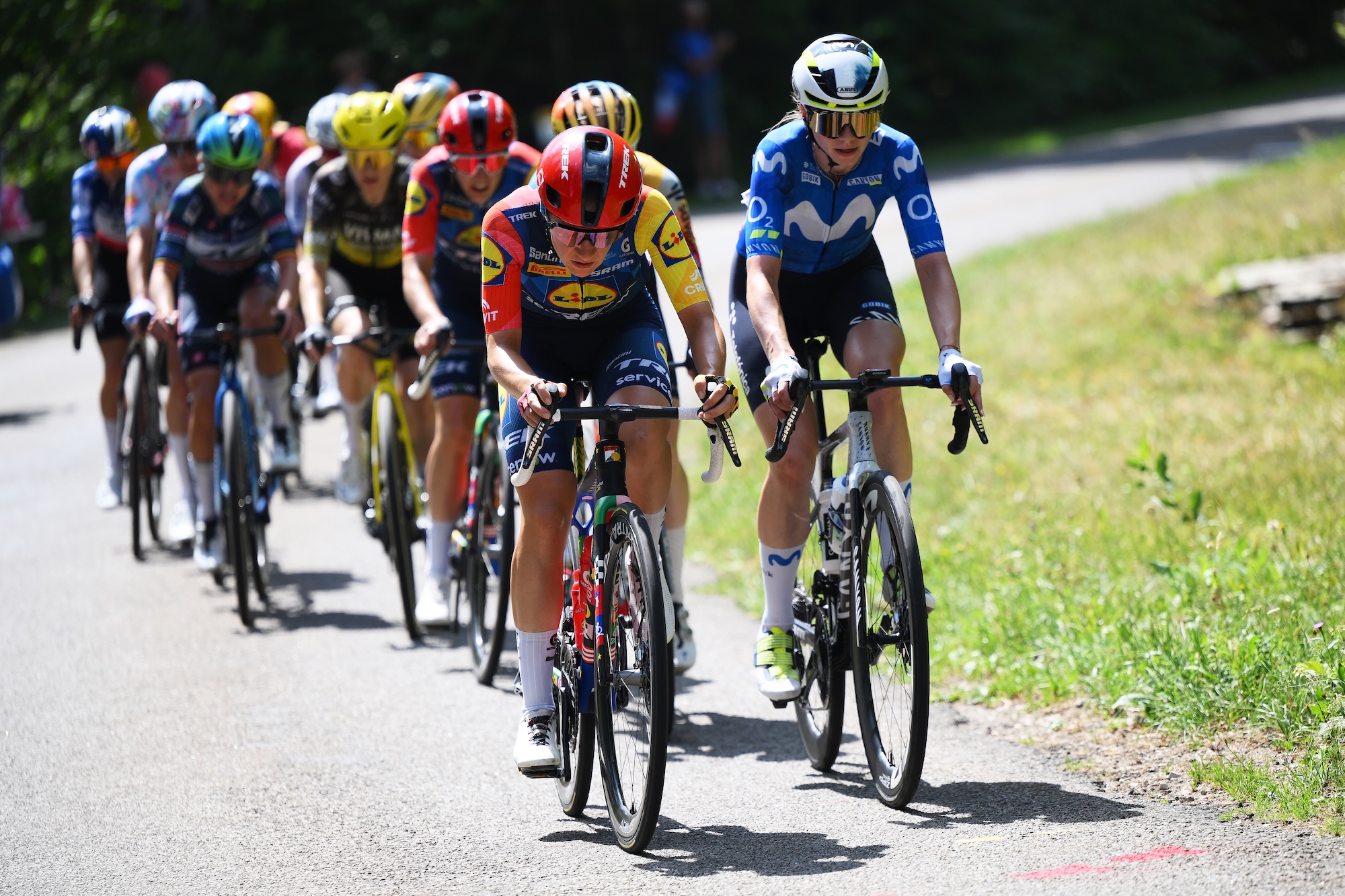 POLIGNY, FRANCE - AUGUST 03: (L-R) Loes Adegeest of Netherlands and Team Lidl - Trek and and Liane Lippert of Germany and Team Movistar compete during the 5th Tour de France Femmes 2026 - Stage 3 a 156.5km stage from Geneva to Poligny / #UCIWWT / on August 03, 2026 in Poligny, France. (Photo by Alex Broadway/Getty Images)