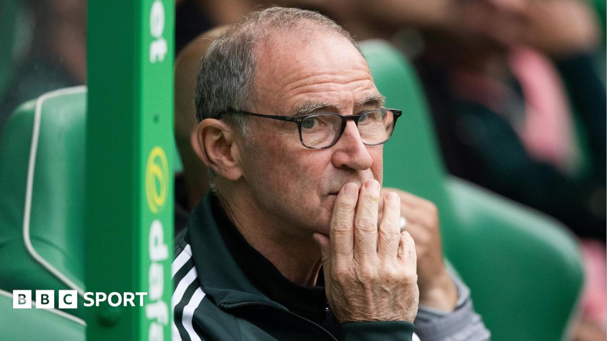 Martin O'Neill in the Celtic dugout