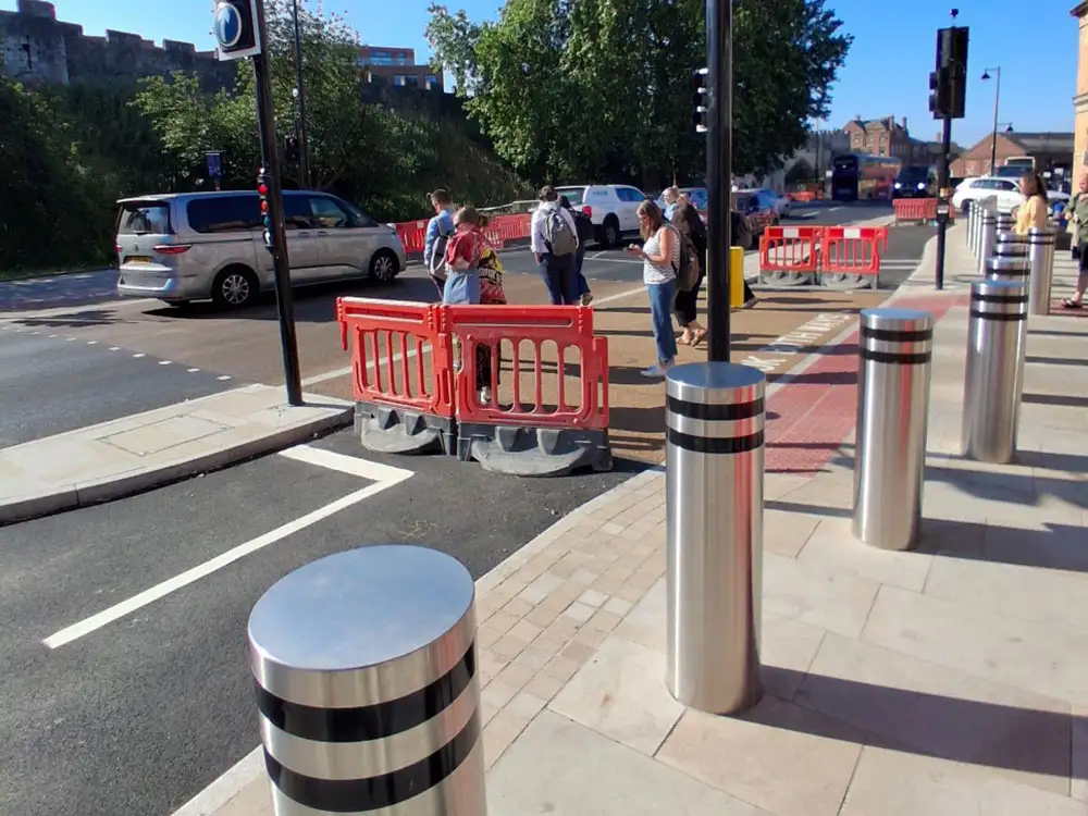 ‘Painfully slow’ – Cyclists question why new bike lanes are stuck behind barriers | YorkMix