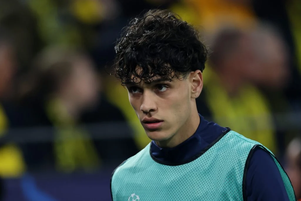 DORTMUND, GERMANY - APRIL 15: Hector Fort of FC Barcelona warms up during the UEFA Champions League 2024/25 Quarter Final Second Leg match between Borussia Dortmund and FC Barcelona at BVB Stadion Dortmund on April 15, 2025 in Dortmund, Germany. (Photo by Alex Grimm/Getty Images)