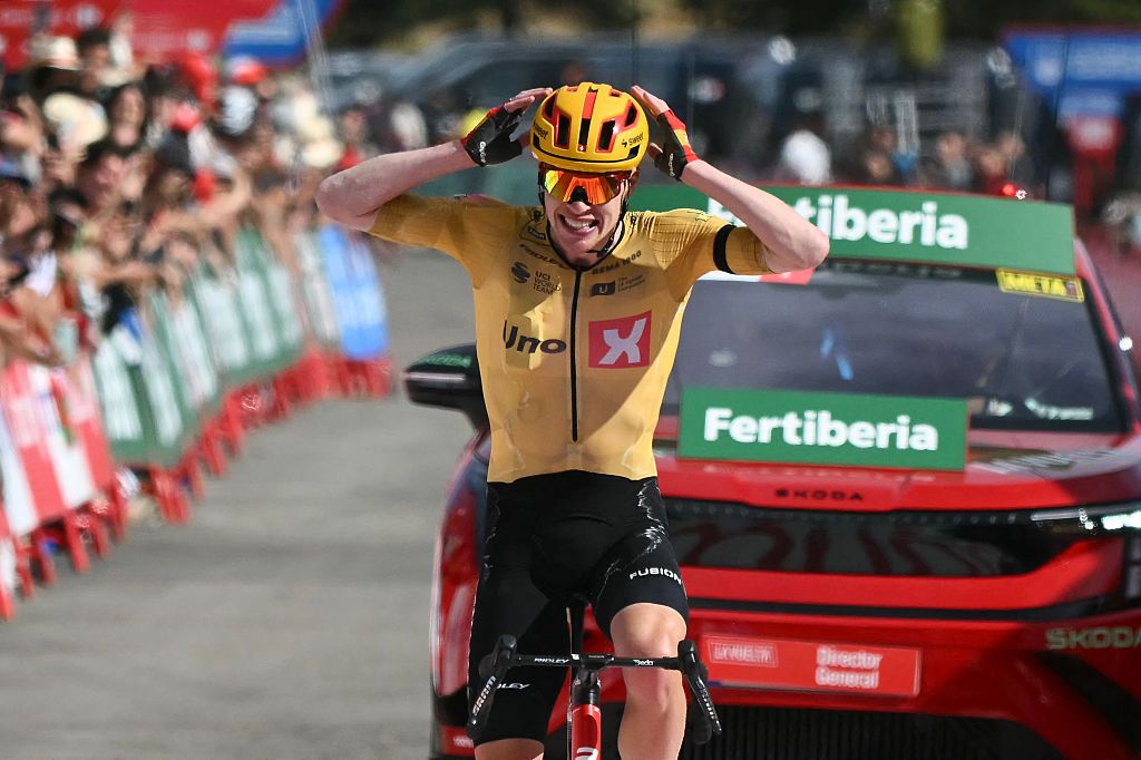 Team Uno-X's Norwegian rider Andreas Leknessund celebrates as he crosses the finish line to winthe seventh stage of the Vuelta a Espana 2026, a 149,8 km race between Vall d'Alba and Aramon Valdelinares on August 28, 2026. (Photo by JOSE JORDAN / AFP)