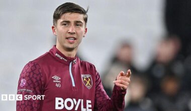 George Earthy warms up for West Ham