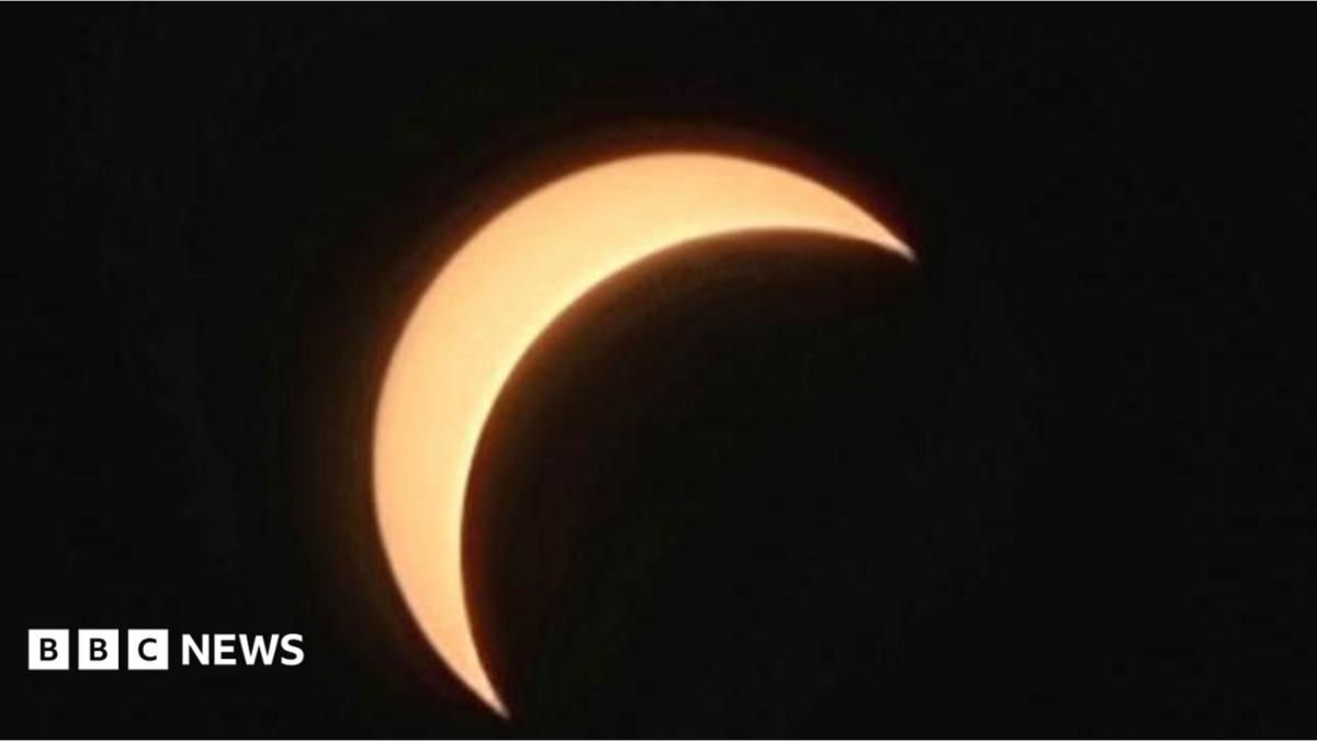 Moon blocking the light of the sun