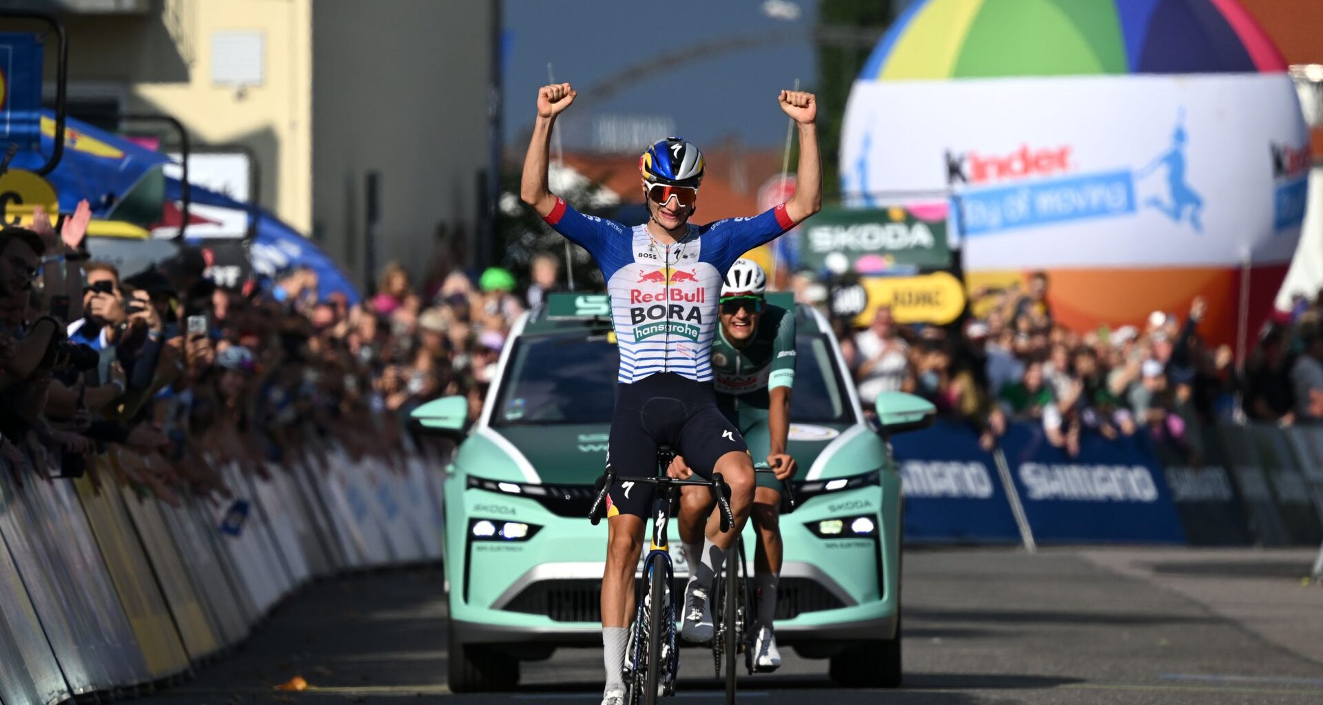 Deutschland Tour: Giulio Pellizzari wins queen stage as Isaac del Toro retakes control of race lead
