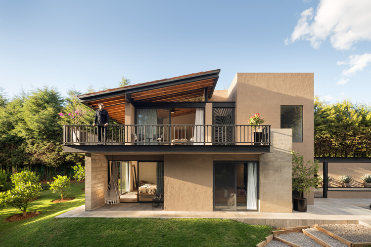 Casa Limoneros / Quaterna Arquitectos - Exterior Photography, Facade, Balcony, Door, Courtyard