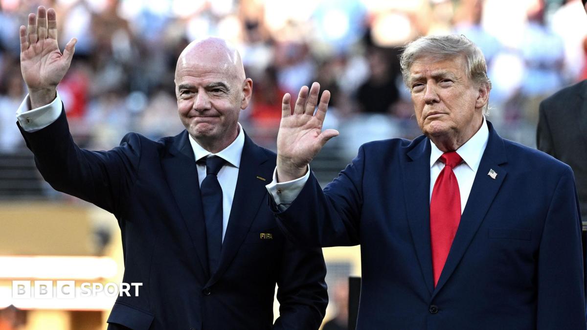 Fifa president Gianni Infantino and US President Donald Trump waving