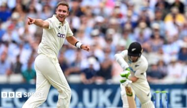Stuart Broad appeals for Tom Latham's wicket