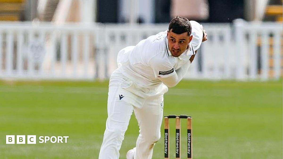 Worcestershire's South African fast bowler Beyers Swanepoel in his delivery stride