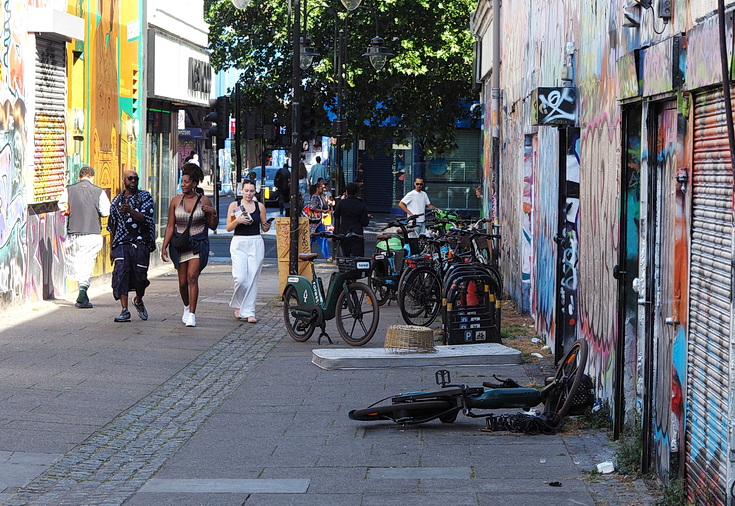 In photos: street art, graffiti, bikes and a closed gay bar - Dorrell Place, Brixton