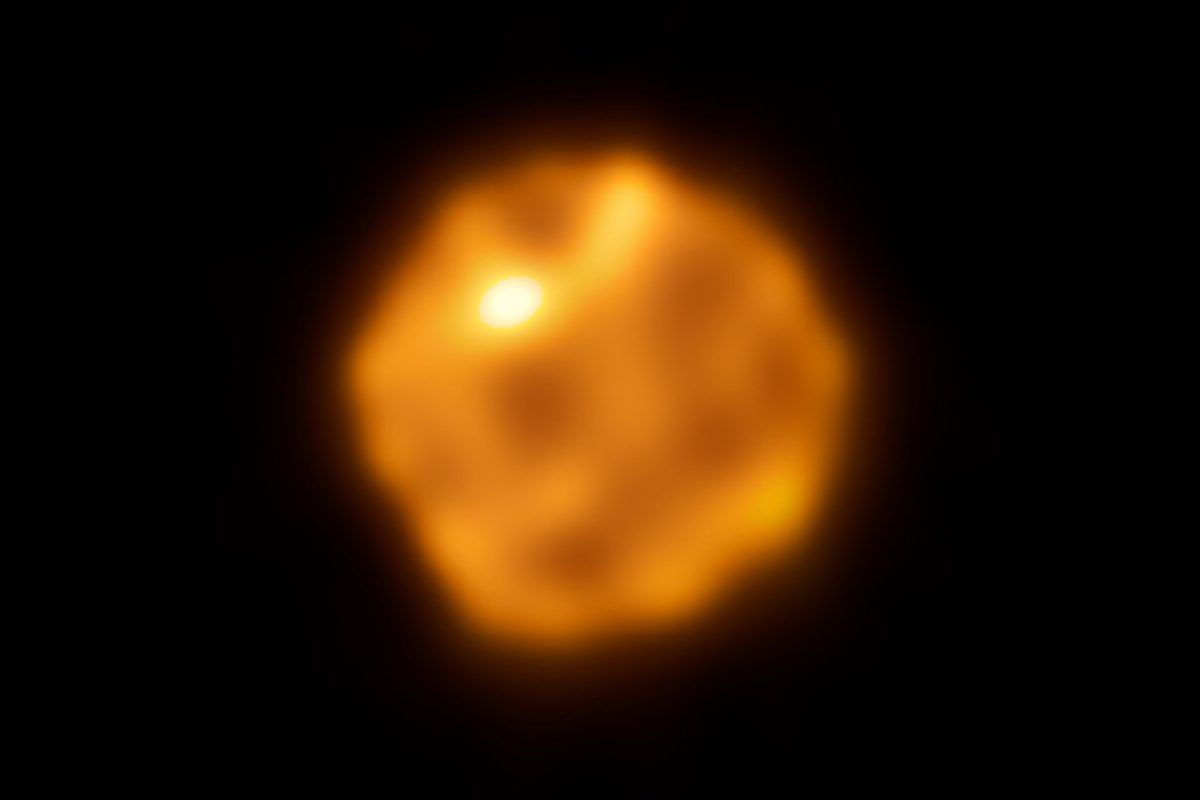 An image of Betelgeuse captured by the Atacama Large Millimeter/submillimeter Array in 2023 shows the star