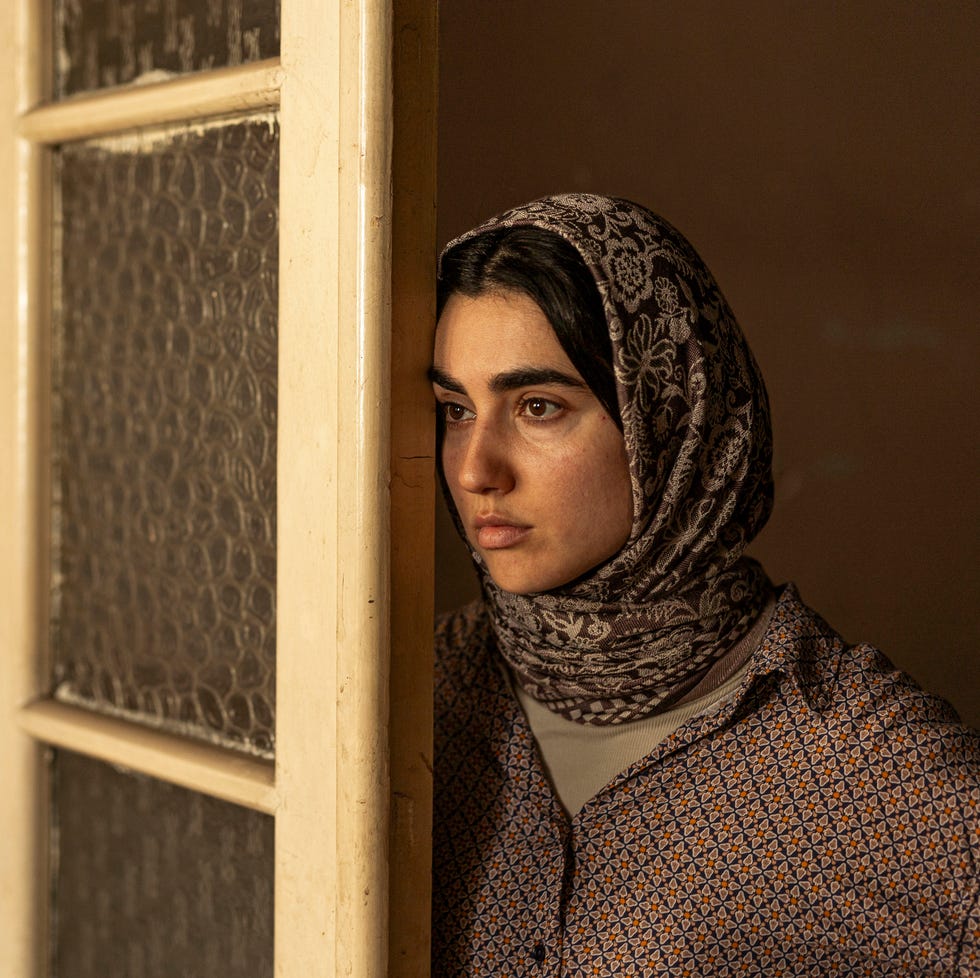 tx date:22 08 2026,tx week:34,embargoed until: 00:00:00,people:amina (hannah abdoh),description:,copyright:© cinétévé 24 25 films france télévisions,credit line:bbc/© cinétévé 24 25 films france télévisions/domniki mitropoulou