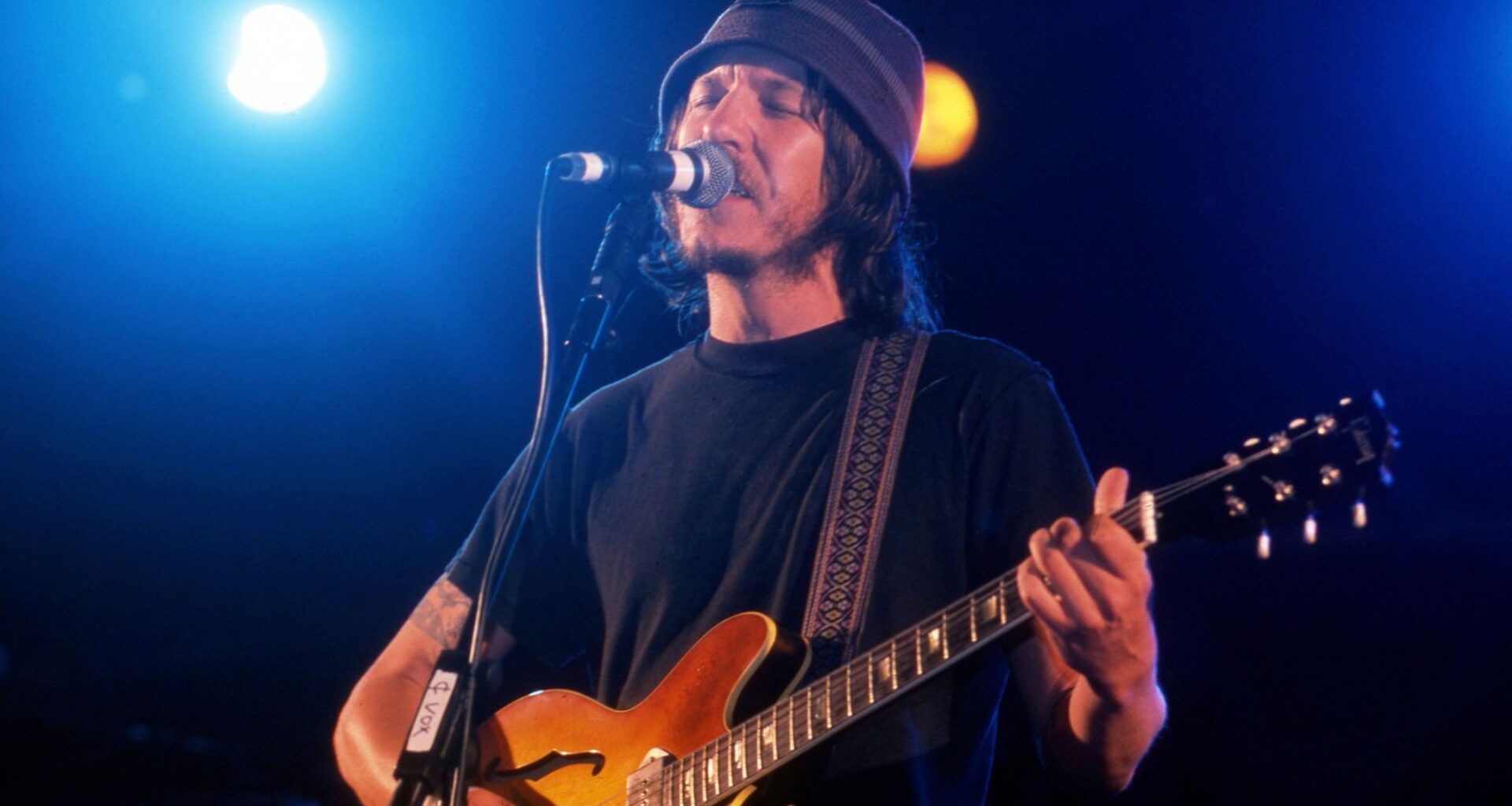Fan receives response to letter from Elliott Smith 23 years later