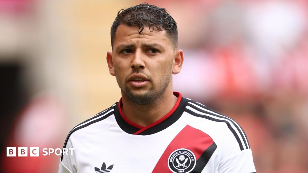 Gus Hamer playing at Rotherham in a pre-season friendly in Sheffield United's new away kit