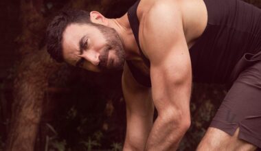 How Brett Goldstein Uses Heavy Supersets to Build Muscle at 46